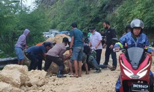 Earthquake of magnitude 6.2 in Indonesia kills at least 34