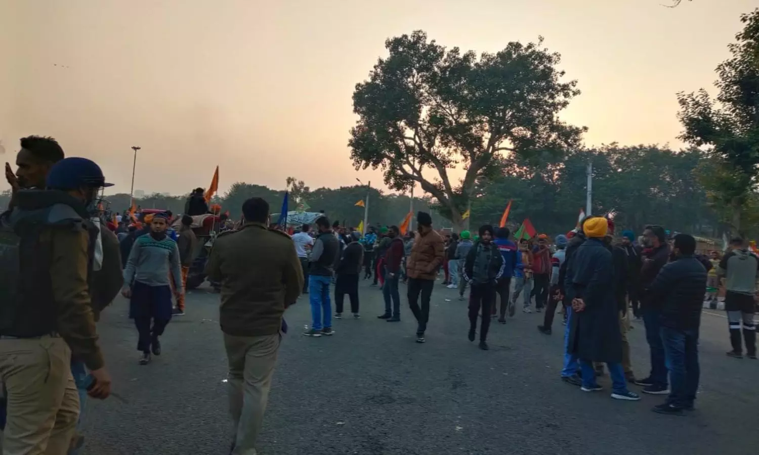 Tractor Rally: Groups of farmers start moving back to respective protest states, but thousands still in Delhi