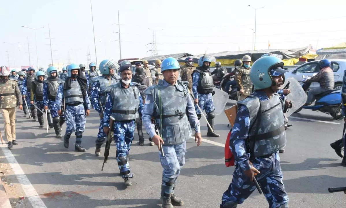 Clashes at Singhu border; Delhi police fire teargas shells, lathi-charge, cop injured