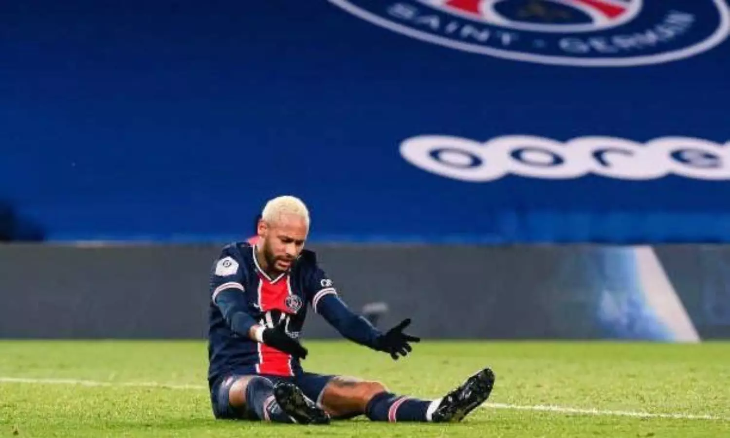 Injured Neymar might miss Champions League clash against Barcelona