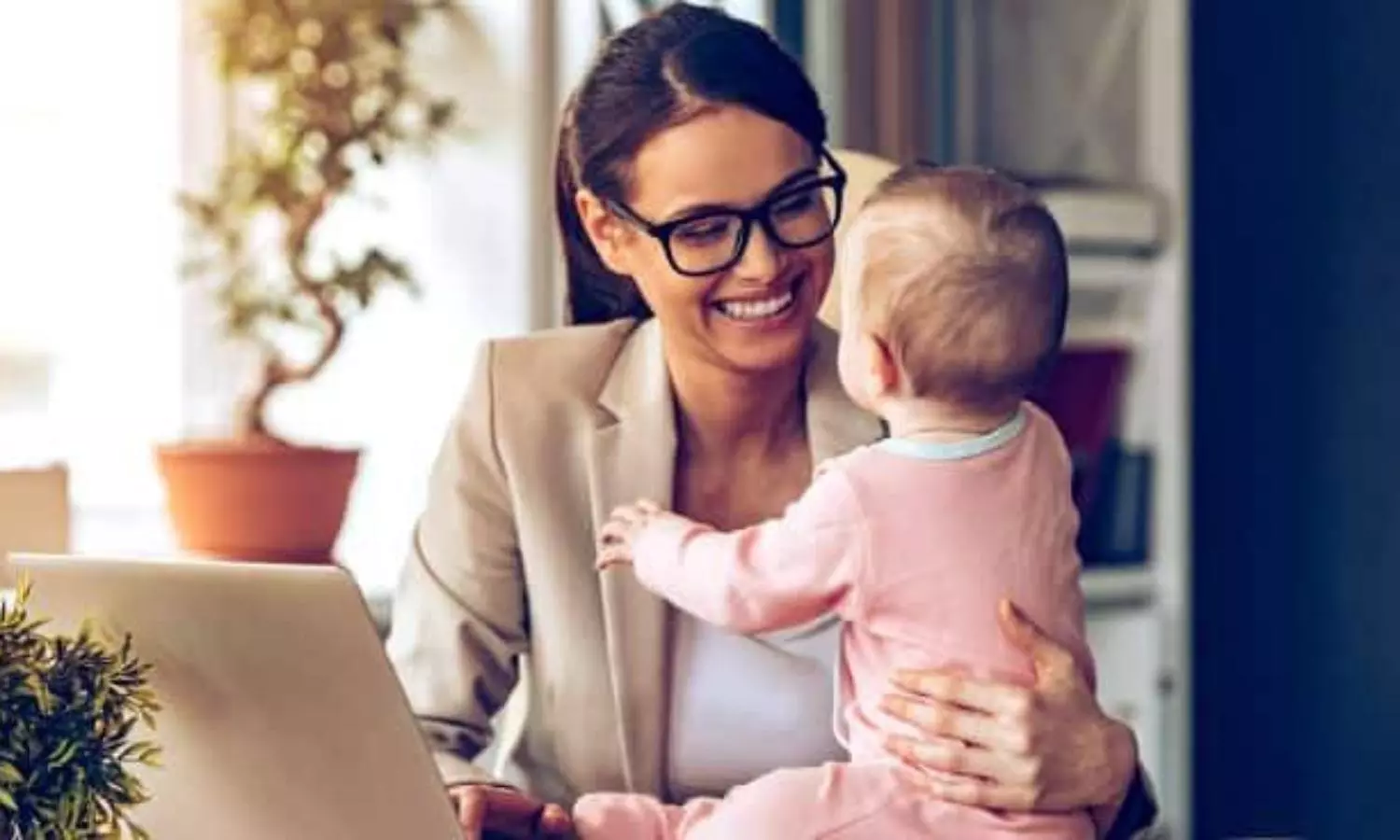 Paid maternity leave has long term benefits for mothers and children: Study