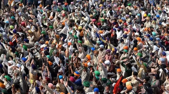 Crowds thin out at border protest sites as farmers plan new strategy