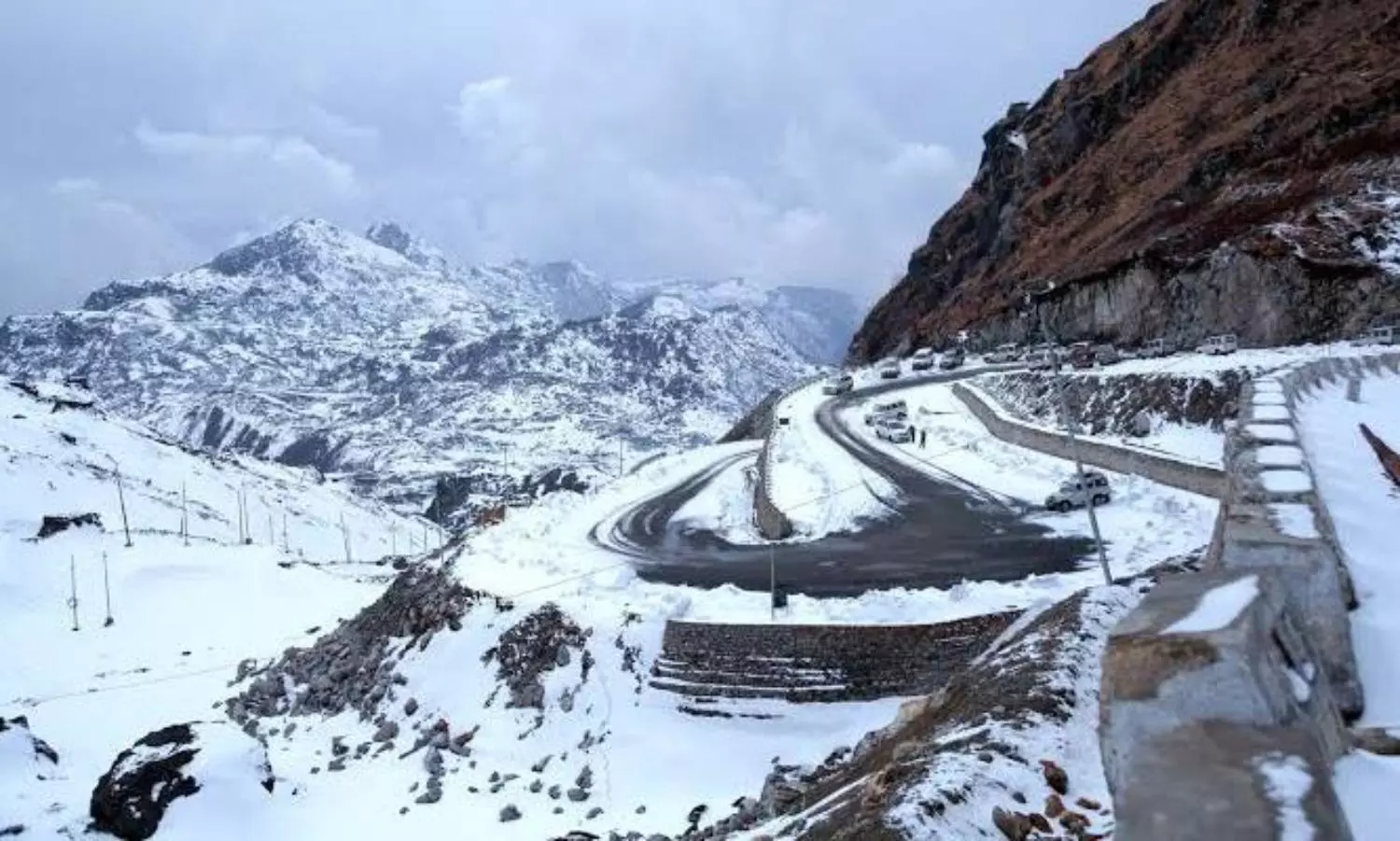 Indian Army rescues over 400 stranded tourists in Sikkim