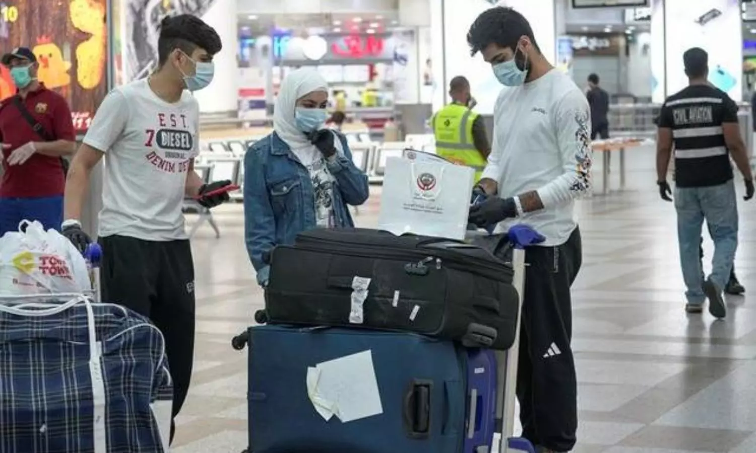Kuwait airports to function 24 hours, entry ban of expatriates still effective.
