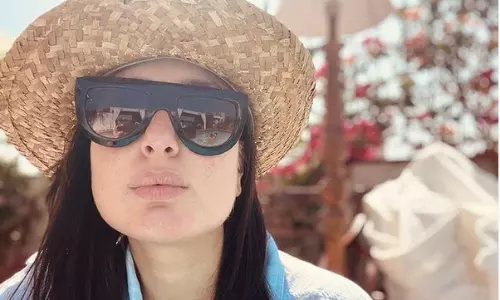 Kareena Kapoor shares first picture post delivery