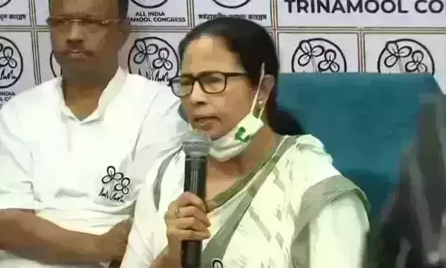 Mamata calls for united struggle against BJP
