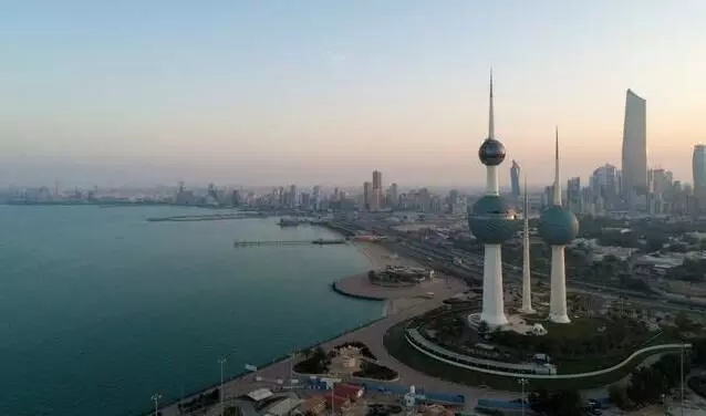Kuwait extends entry ban, strict curfew on board.