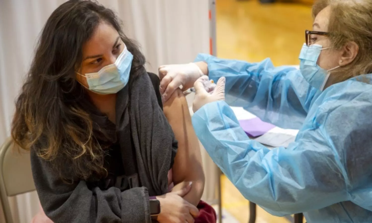 Women reported worse side effects from COVID-19 vaccine than men, CDC study