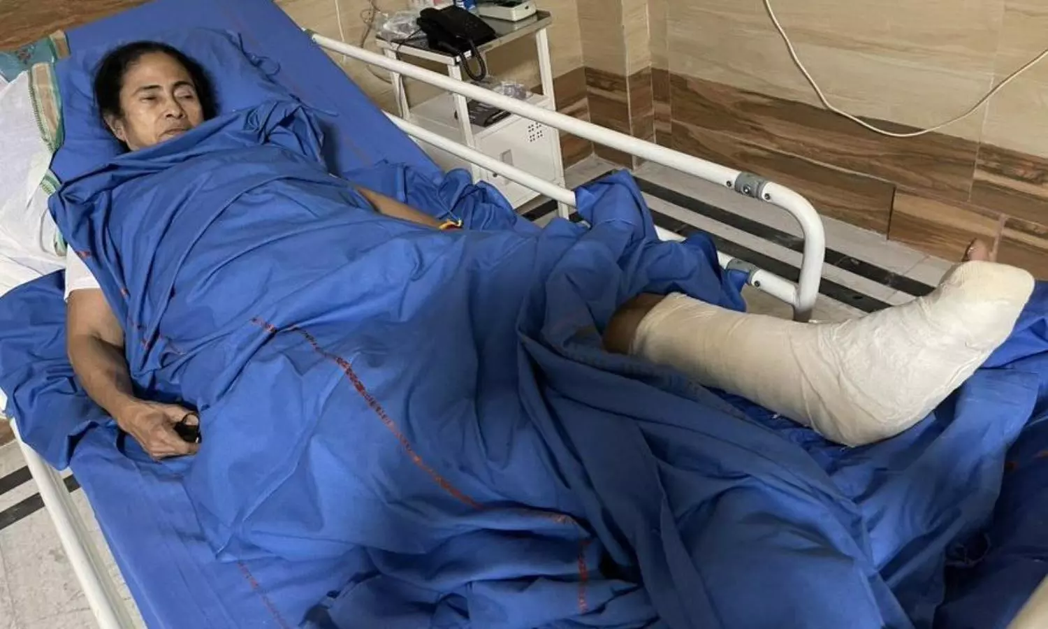 "Pushed by 4-5 men": Mamata Banerjee in hospital, injuries on back, ankle