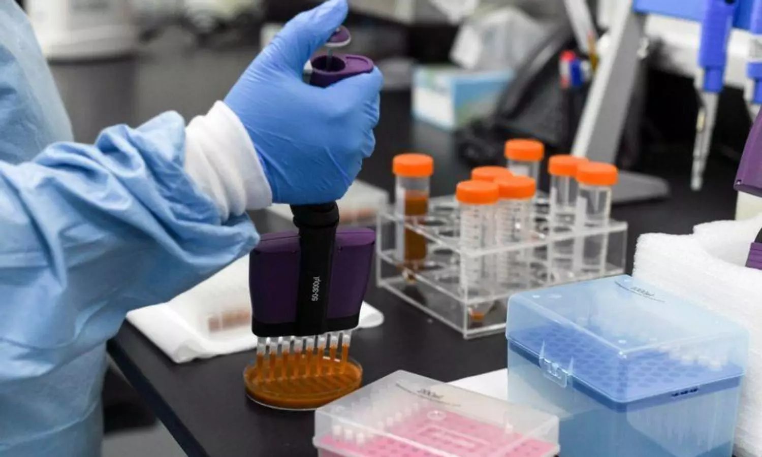 UAE aids Gaza with second shipment of Covid vaccine