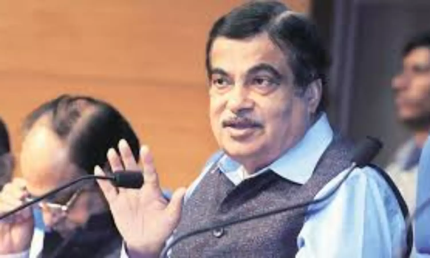 Toll booths to go in a year;  GPS-based toll collection within 1 year: Gadkari