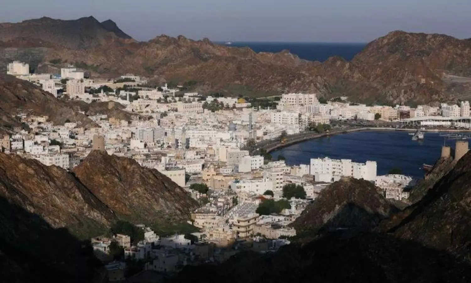 Oman extends covid-related restrictions, bans flights from UK