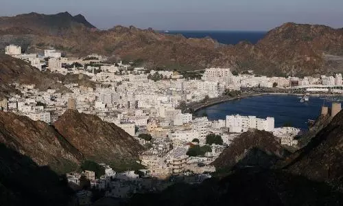 Oman extends covid-related restrictions, bans flights from UK