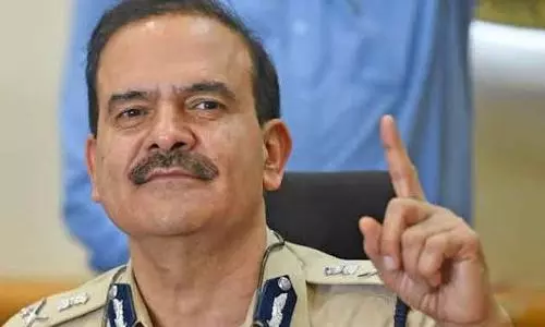 Ex-Police Chief Parambir Singh to file petition for CBI probe against Maharashtra Home Minister
