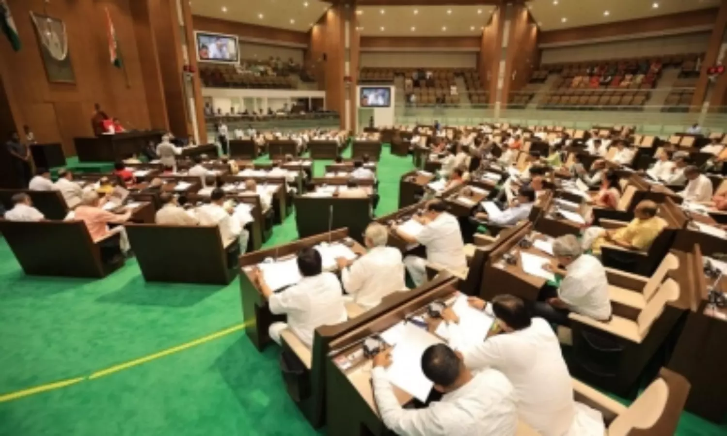 Congress legislator Imran Khedawala tears Love Jihad bill in Gujarat Assembly