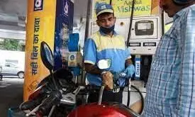Fuel price hikes by 35 paise/l
