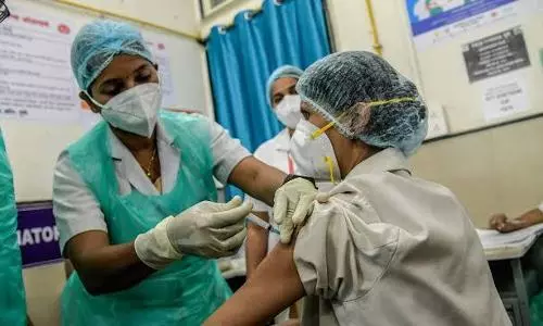 Centre closes vaccine registration for healthcare, frontline workers