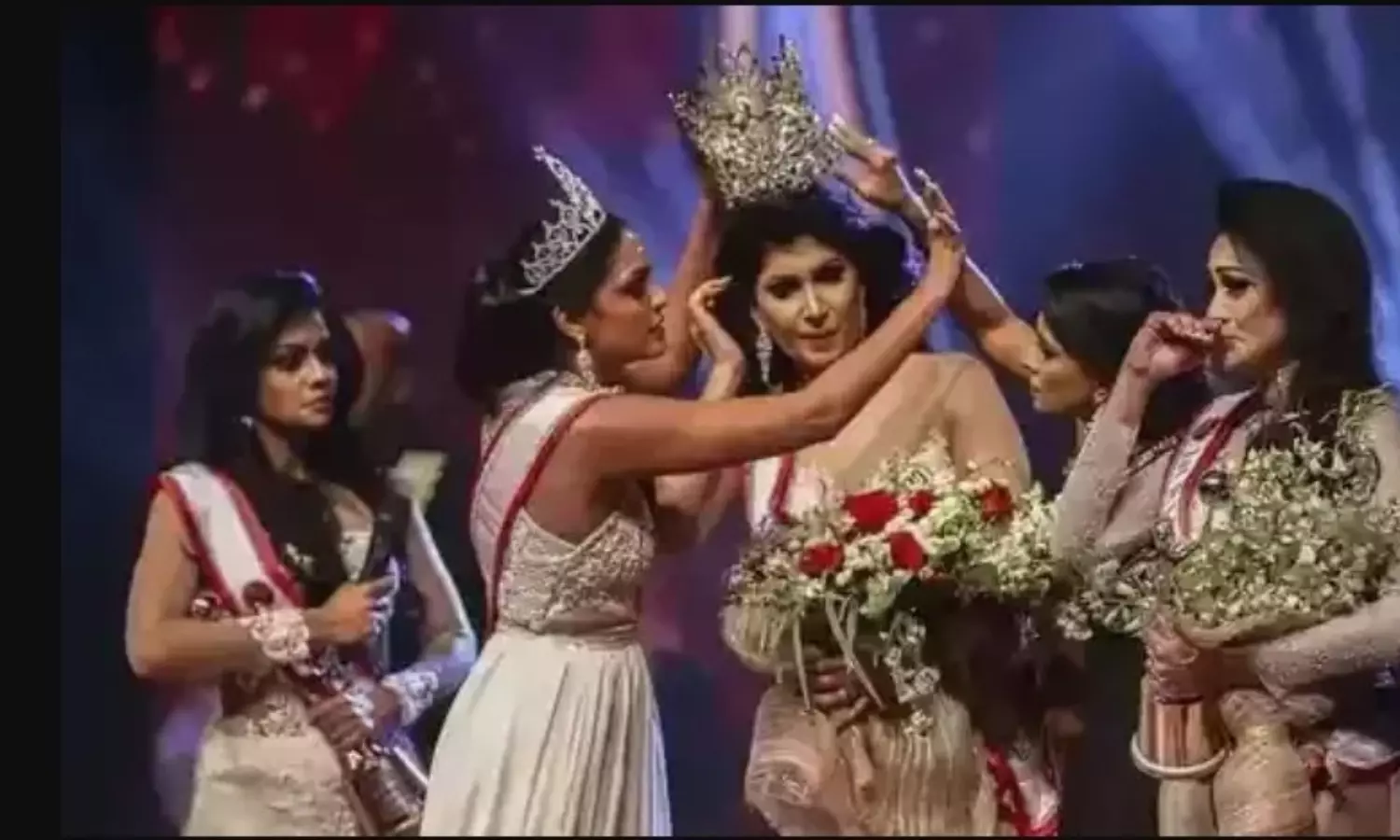 Controversial crowning and de-crowning at Mrs Sri Lanka beauty pageant