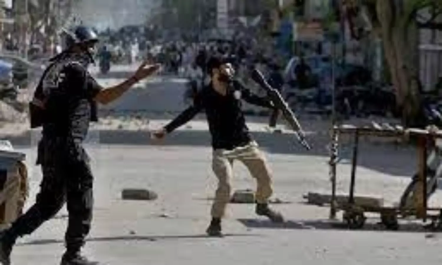 Pakistan bans social media to curb anti-France protests