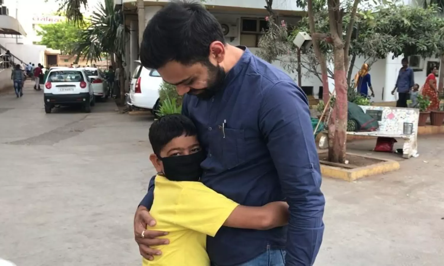 Tale of a Hindu youth using social media to help needy Muslims