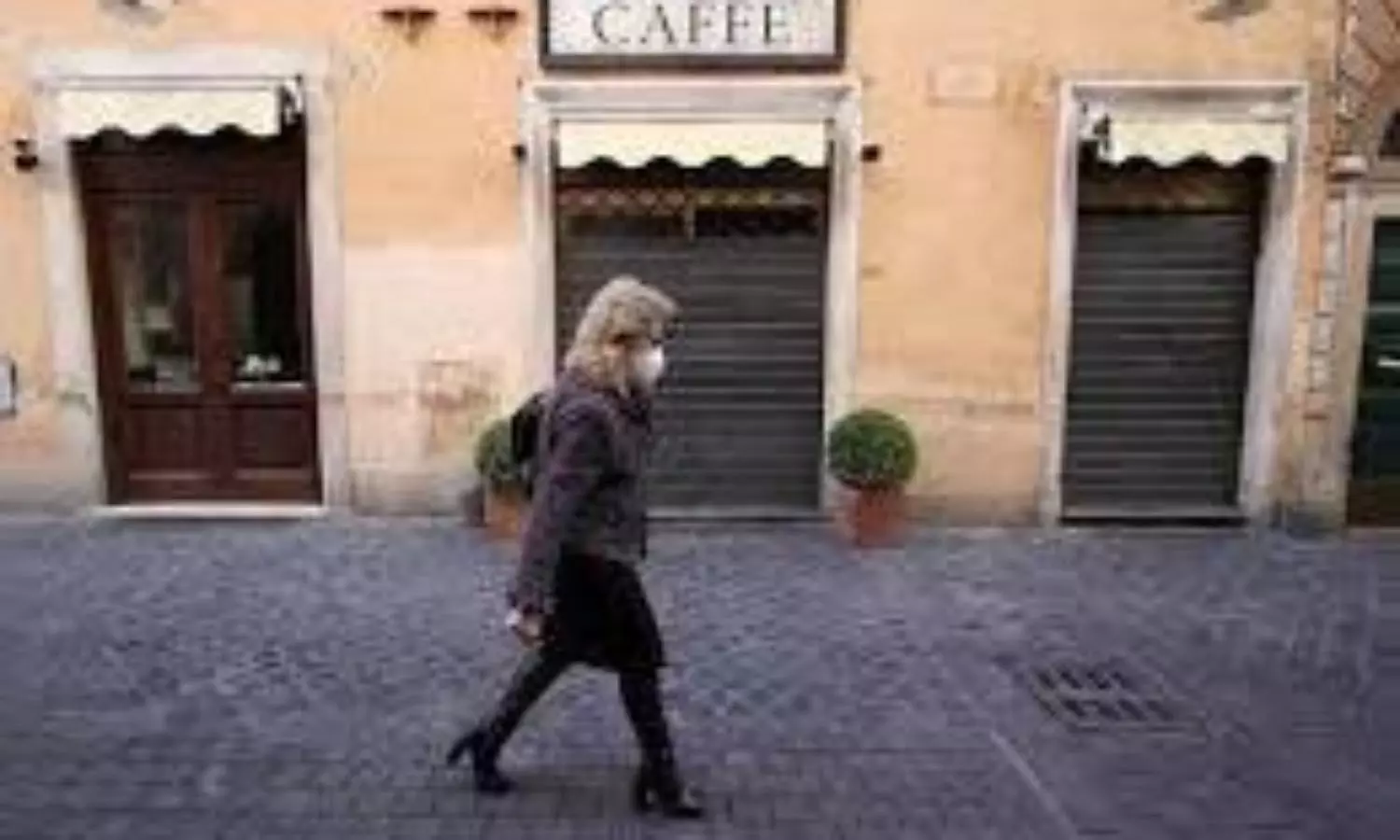 Italy vaccinates 5 mn residents, 3rd EU state to hit milestone