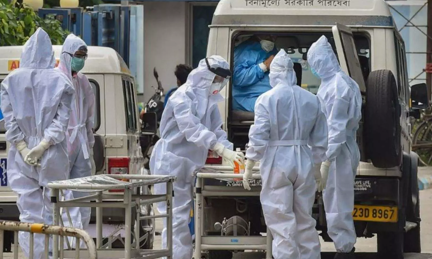 India sees over 4 lakh COVID cases, 4092 deaths in 24hrs.