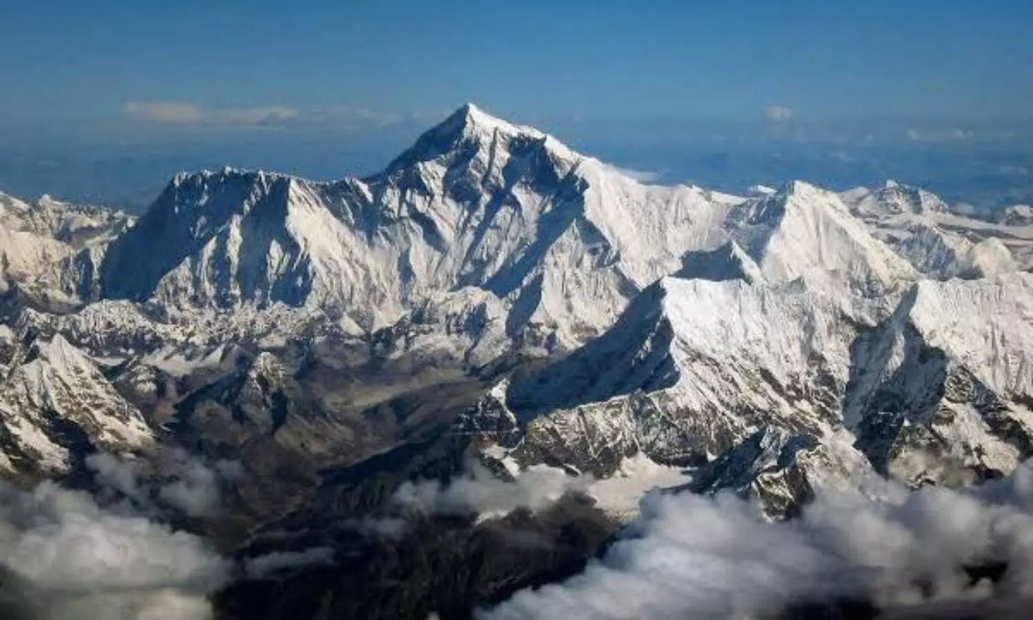 China to enforce separation line on Everest as part of COVID measures