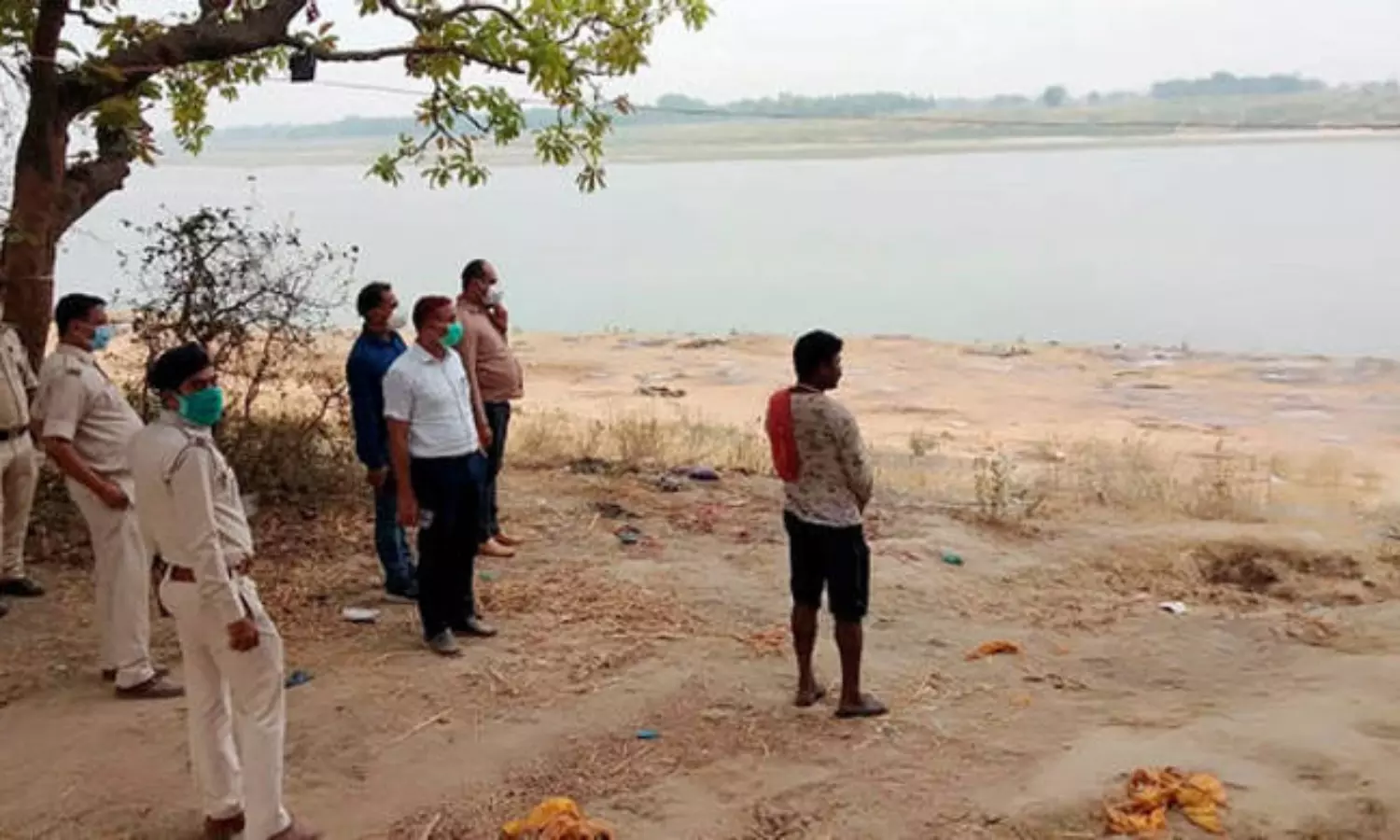 Bodies found buried in banks of Ganga cause panic