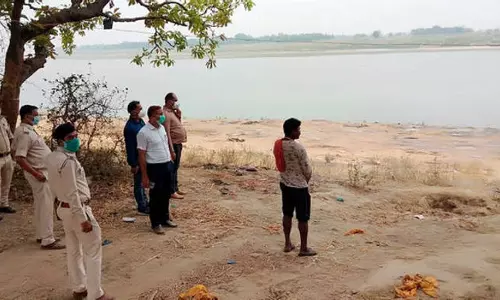 Bodies found buried in banks of Ganga cause panic