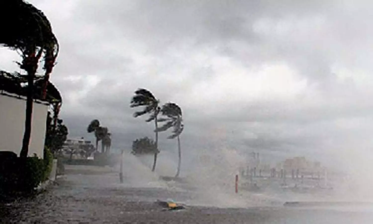 Cyclone: Kerala coastal regions submerged in sea turbulence