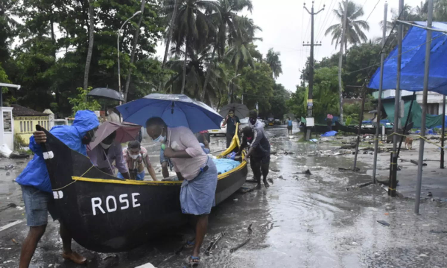 Heavy rain lashes parts of Kerala: Govt on alert