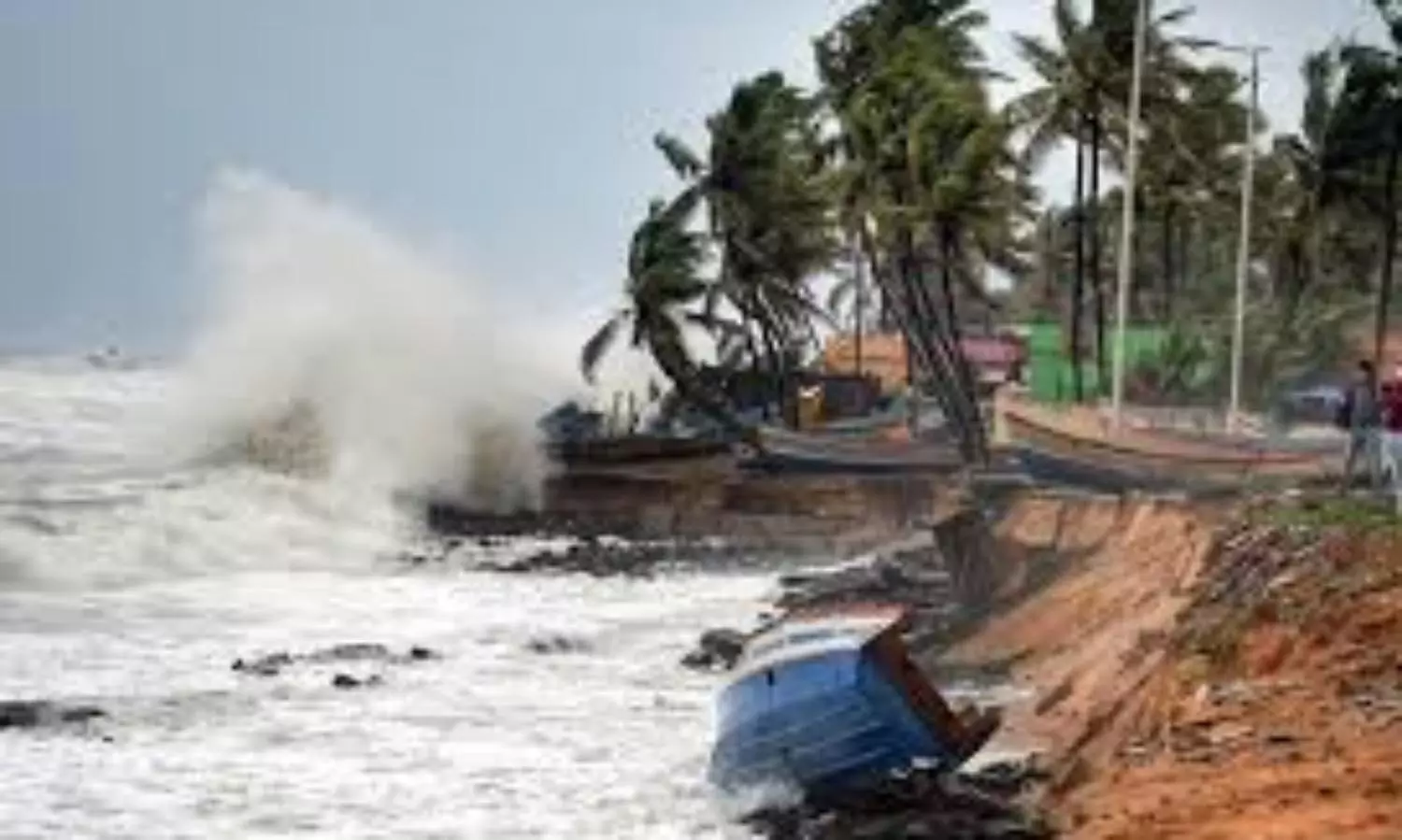 Cyclone Tauktae bashes ashore Gujarat, storm to weaken in next 3 hours