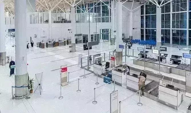 Saudi Arabia makes free extension of residency permits, visit visas