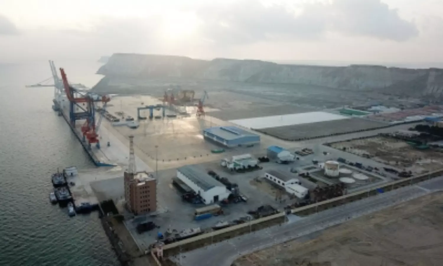 Imran Khan commits completing CPEC corridor to boost China ties