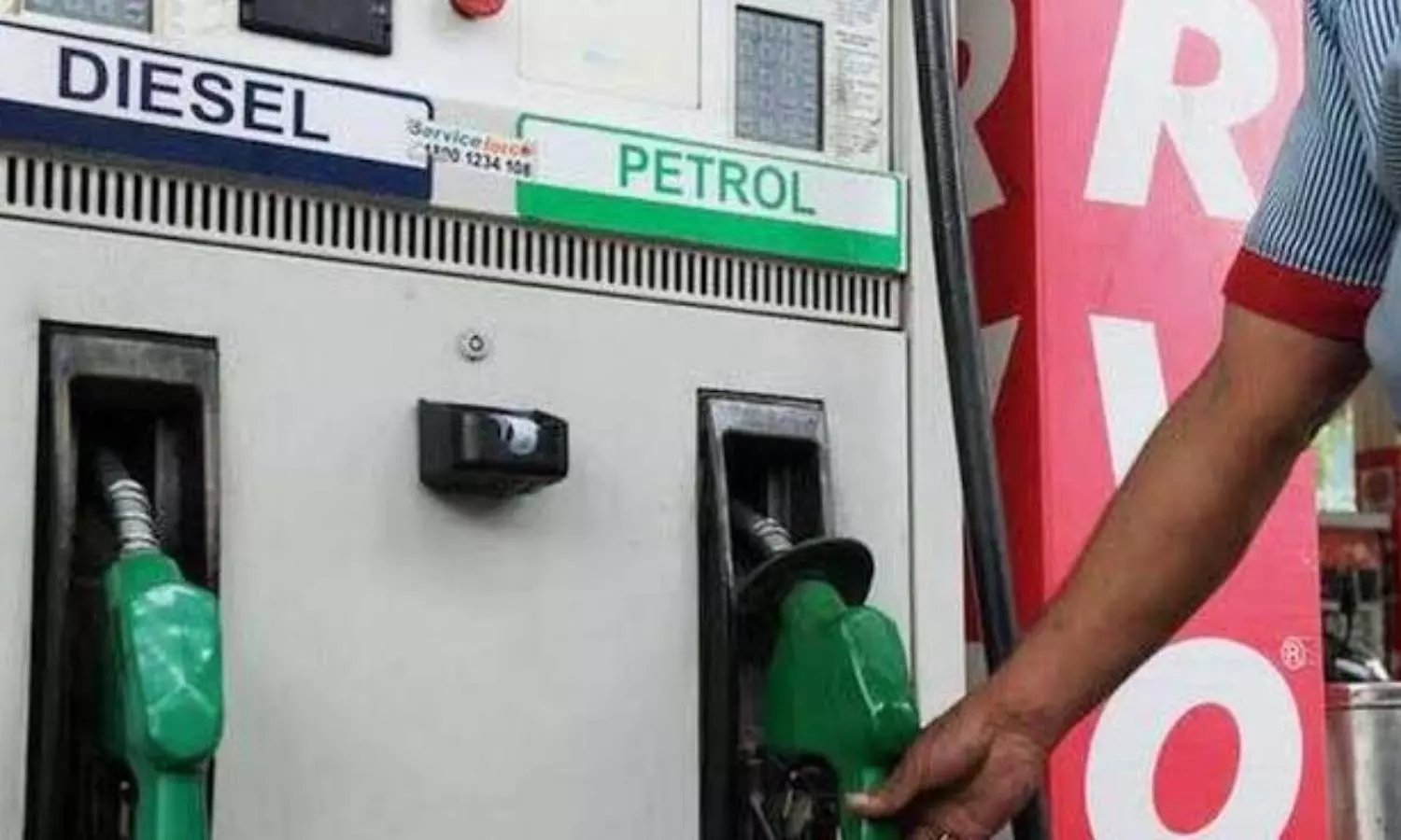 Mumbai becomes first metro city to see petrol breaching Rs 100 mark