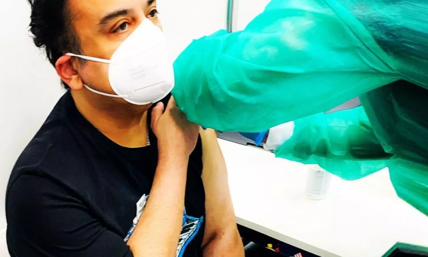 Adnan Sami leaves a note for "all pseudo delusionals" hesitant to take vax