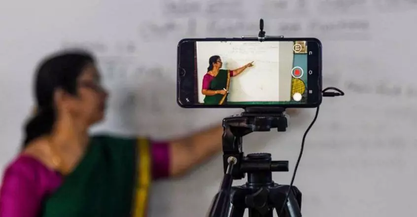 Amid unresolved digital divide, Kerala to open schools online