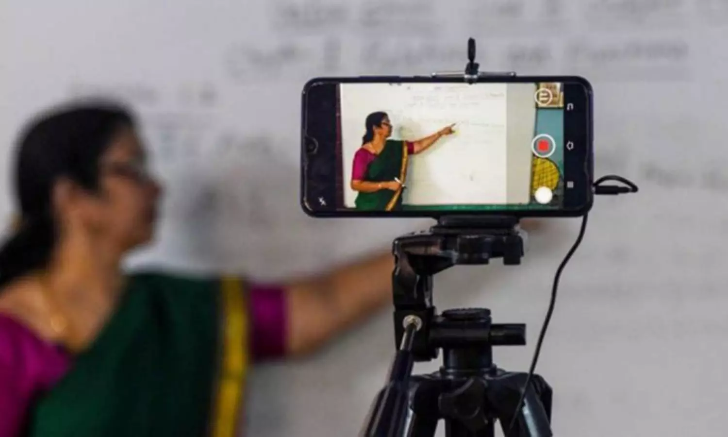 Amid unresolved digital divide, Kerala to open schools online