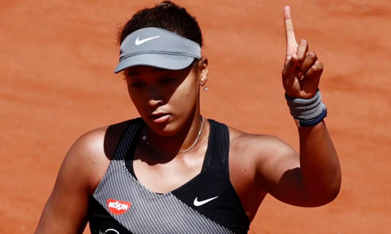 Naomi Osaka withdraws from French Open over fine for avoiding press meet