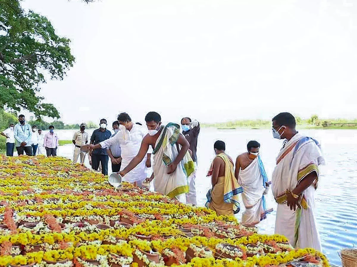 Unclaimed ashes of Covid victims: Ktaka govt arranges immersion as per Hindu traditions