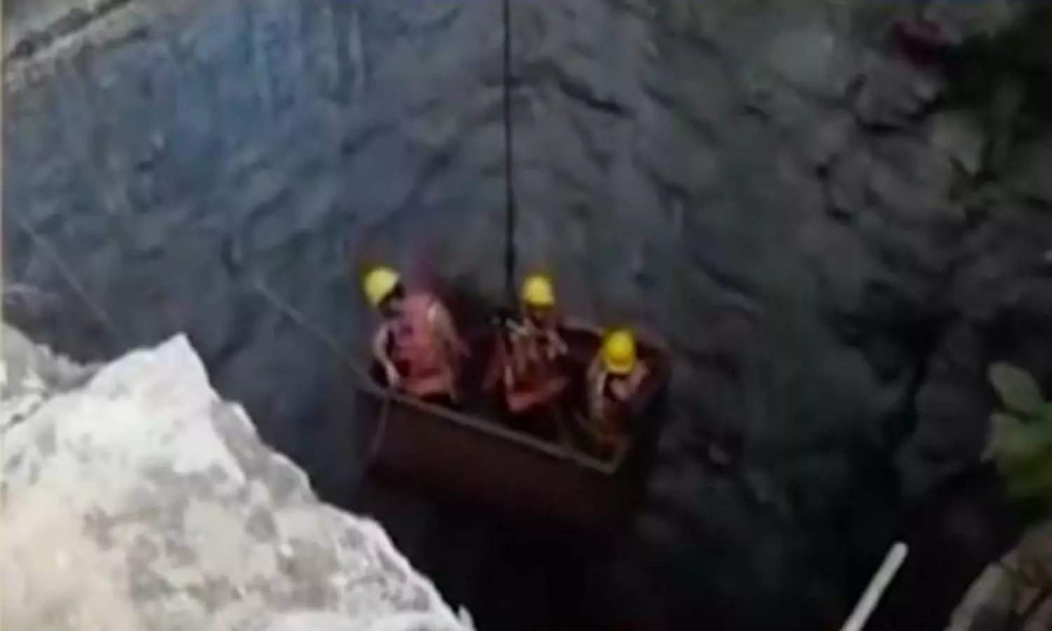 Meghalaya seeks Defence Ministrys help to rescue trapped miners