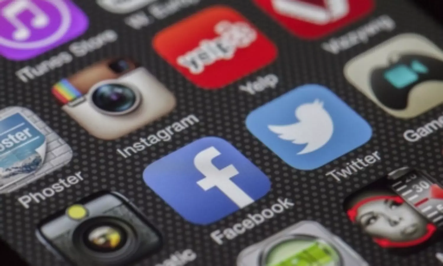 Govt insists that all mainstream media should comply with new IT rules