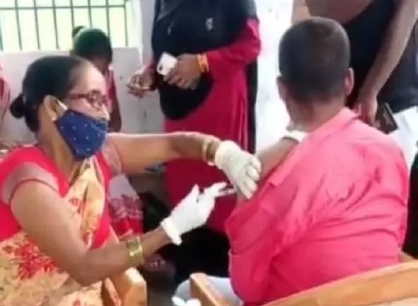 Nurse injects empty syringe in vaccination drive in Bihar; Video viral