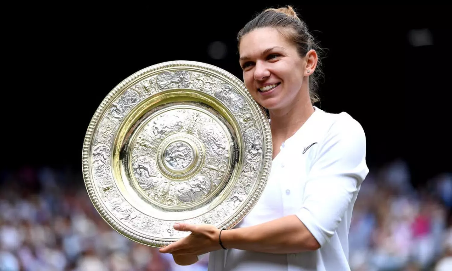 Calf injury puts reigning Wimbledon champion Simona Halep out of the race