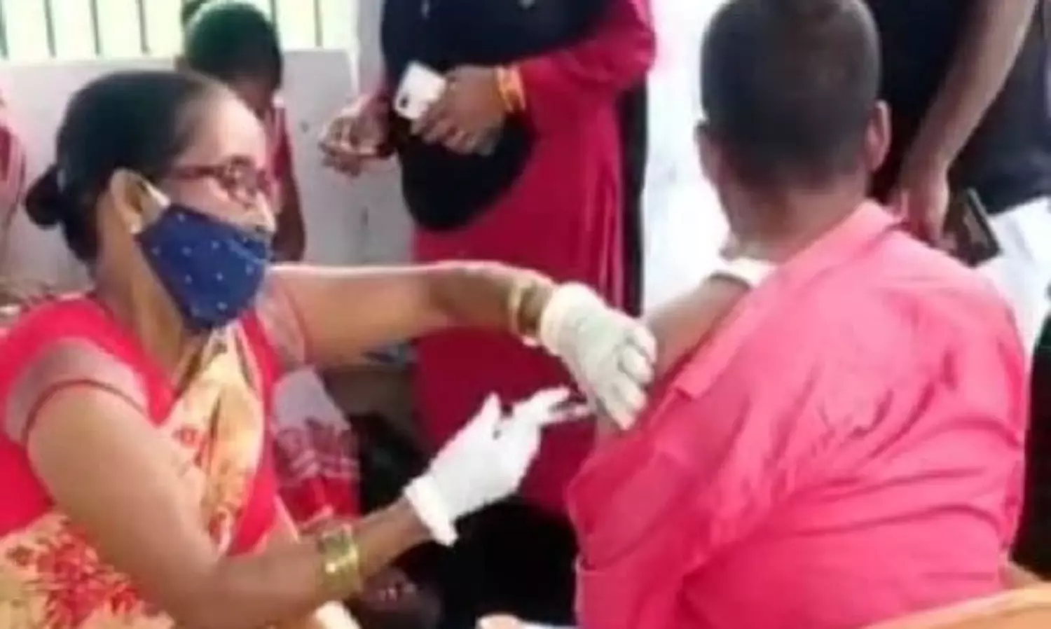 Nurse injects empty syringe in vaccination drive in Bihar; Video viral
