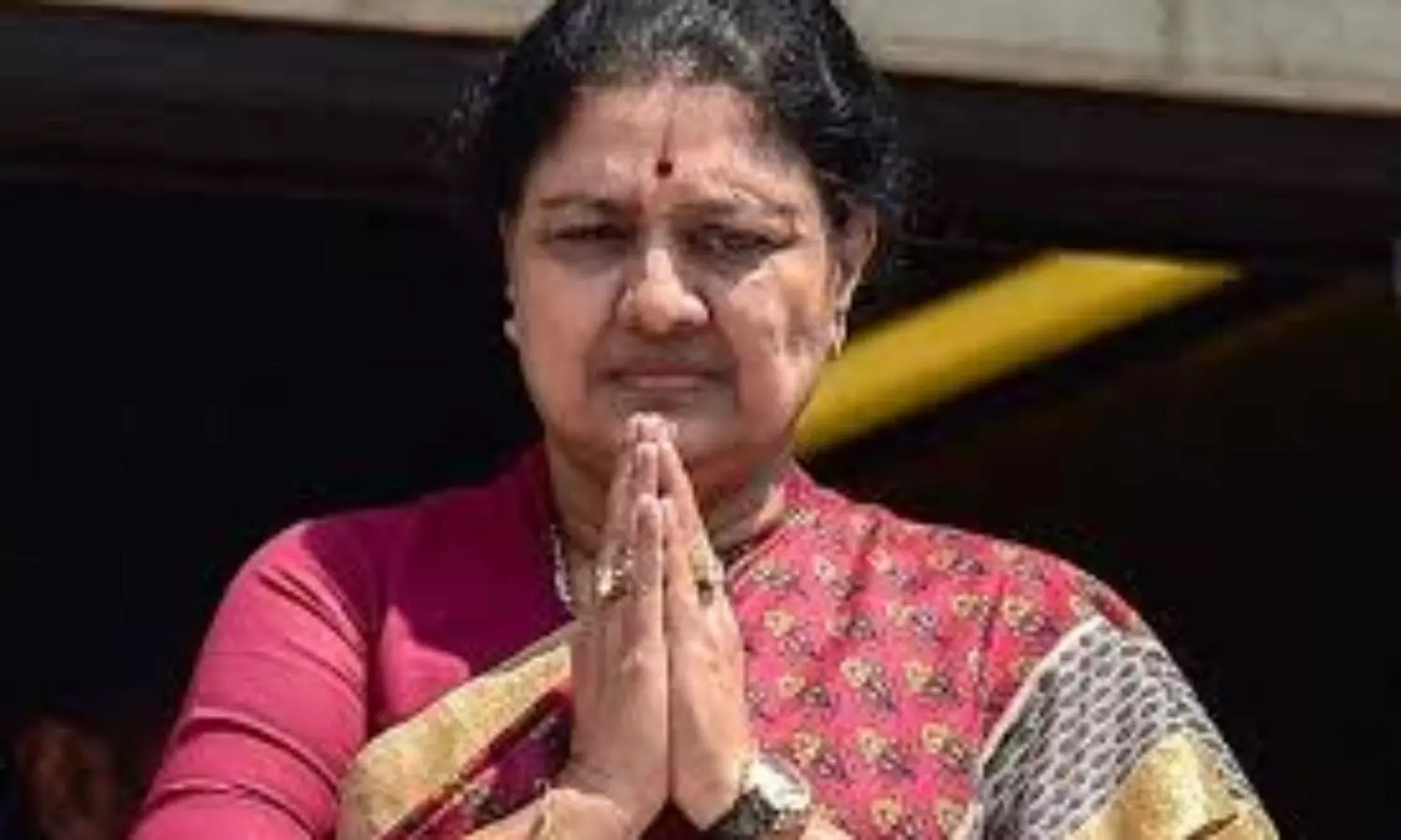 Sasikala, her supporters booked for issuing death threat to ex-Minister