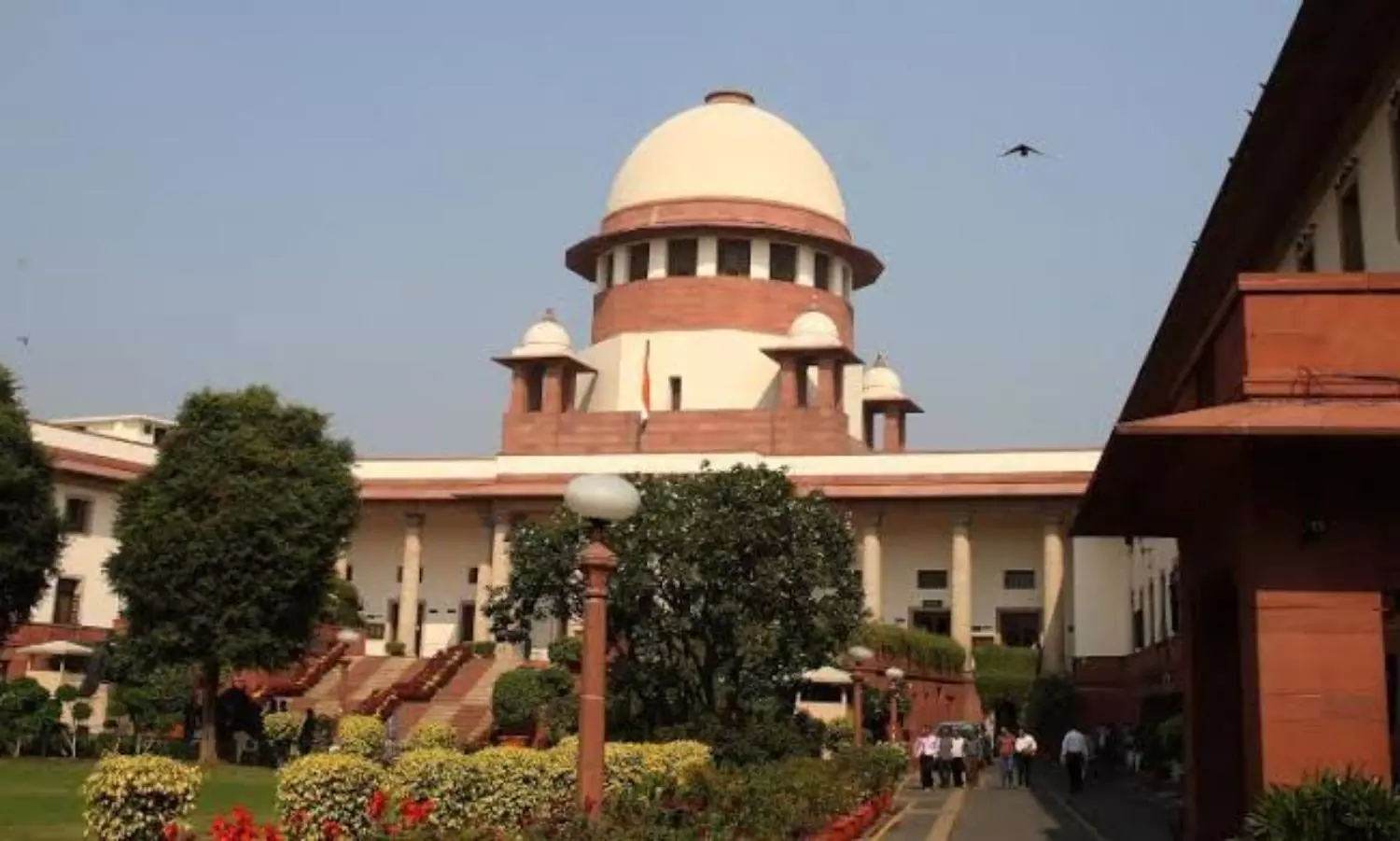 SC takes suo moto note of delay in releasing prisoners after bail
