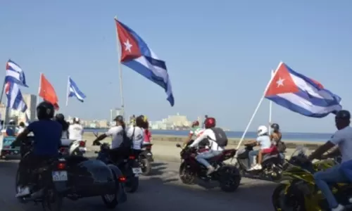 Cubans gather in support of government