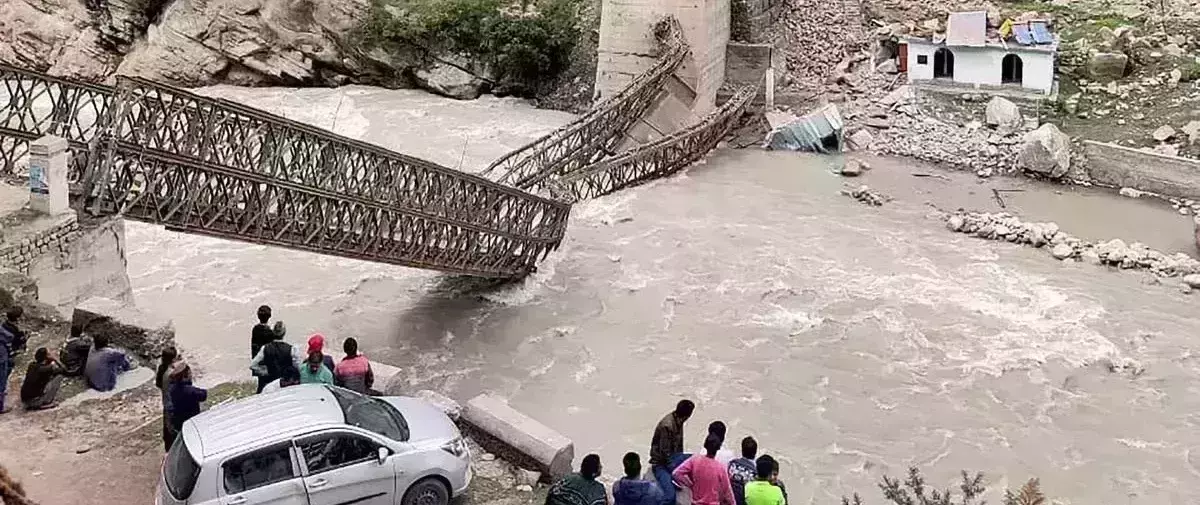 Massive landslide in Himachal Pradesh kills 9 tourists, 3 injured
