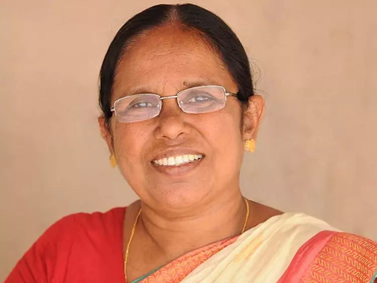 Livelihood vs lockdown: ex-ministers point for Kerala